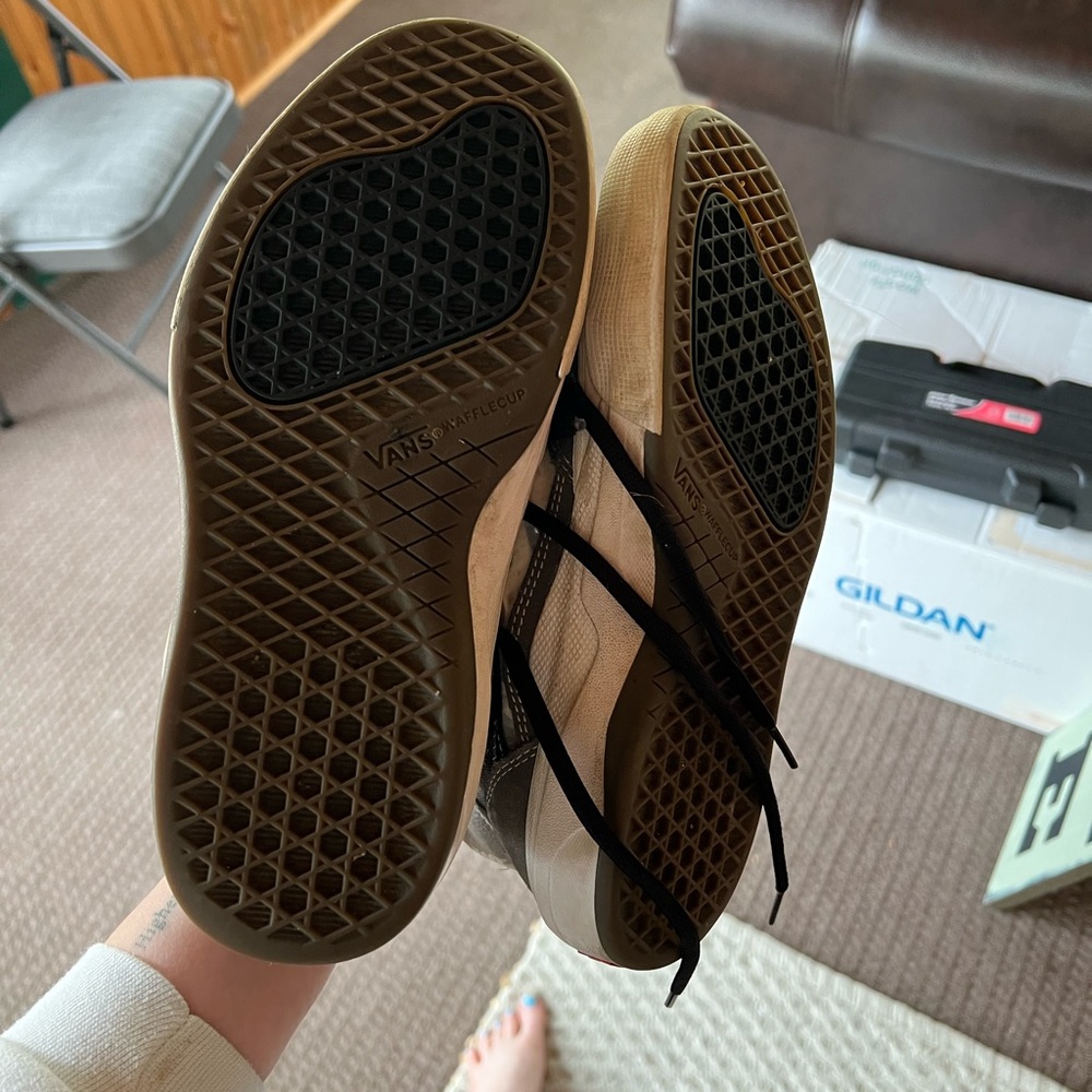 Vans - Picture 3 of 5